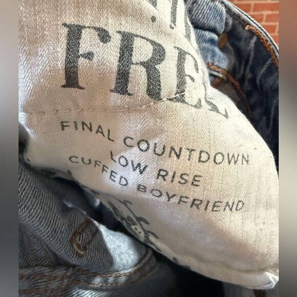 We The Free Final Countdown Cuffed Low Rise Jeans Size 26 EUC - Picture 4 of 6